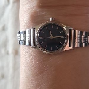 Ladies Watch,Script Stainless Steel,very Nice! EUC,only needs battery